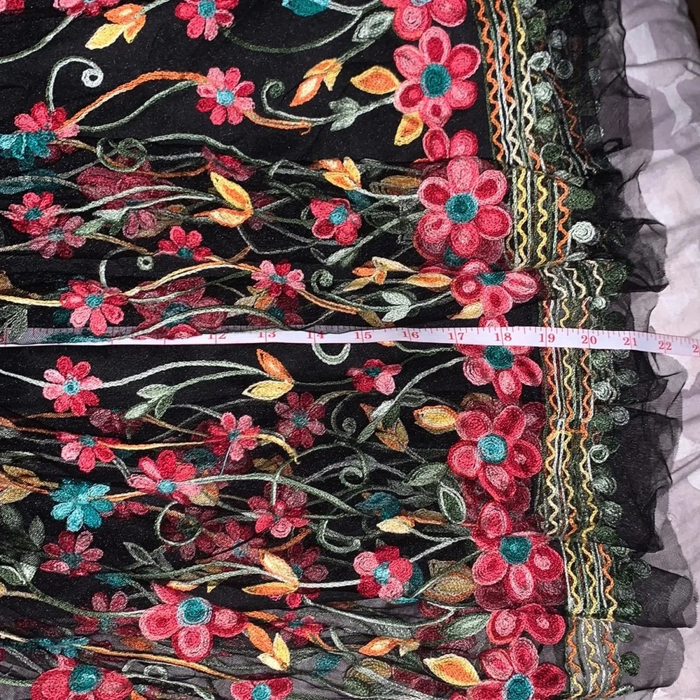 San Francisco | Beautiful Embroidered Floral Skirt - Picture 14 of 15